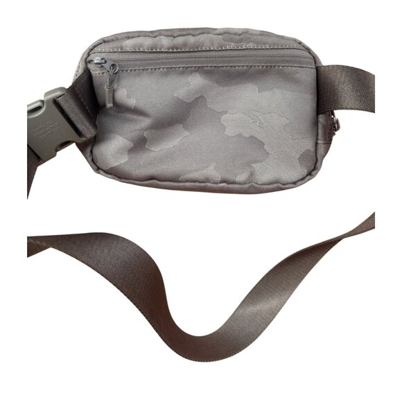 Lululemon Everywhere Belt Bag Light Grey Camo Camouflage - Picture 2 of 5